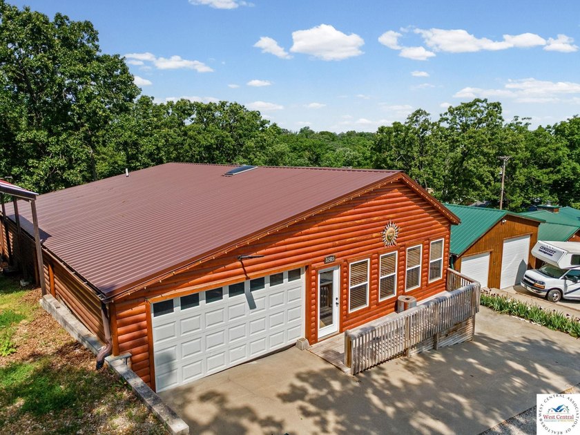 Experience the rustic charm of this log-sided home with stunning - photo 37
