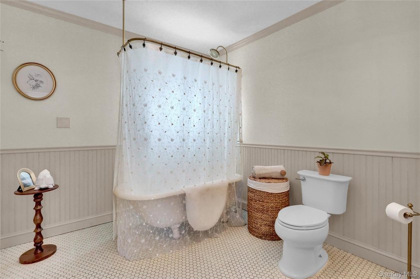 Welcome to this charming and beautifully maintained Colonial - photo 38