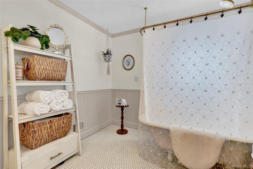 Welcome to this charming and beautifully maintained Colonial - photo 39