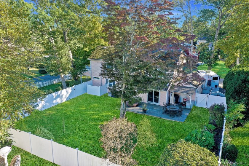 Welcome to this charming and beautifully maintained Colonial - photo 43
