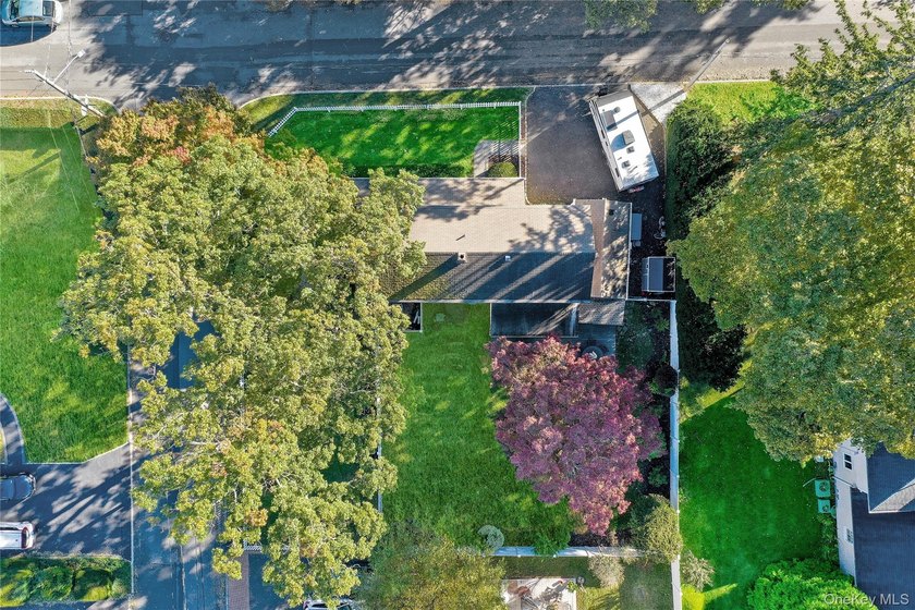 Welcome to this charming and beautifully maintained Colonial - photo 45