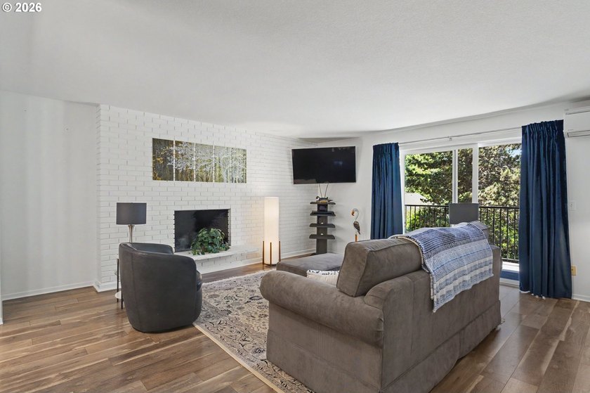 Hard-to-find single-level condo living in one of Lake Oswego's - photo 3
