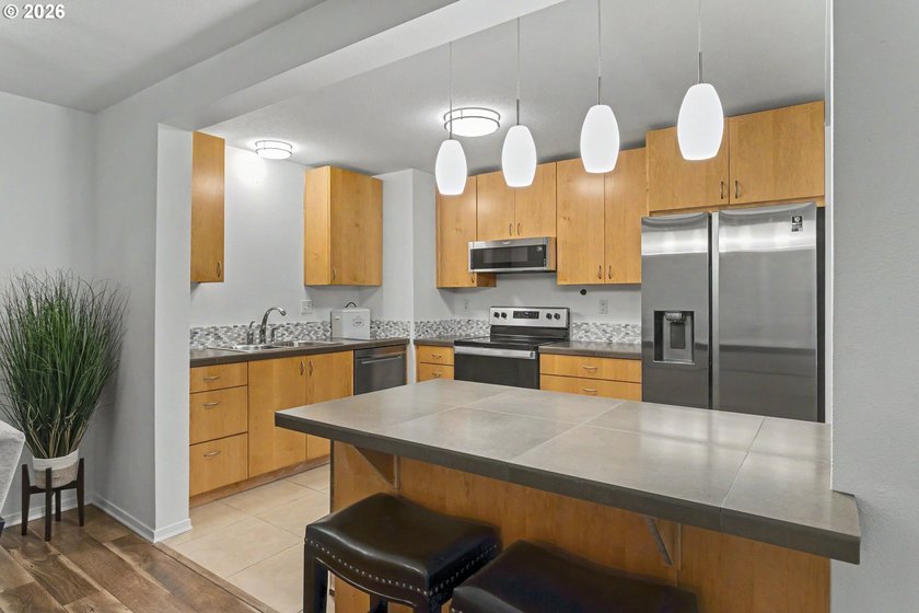 Hard-to-find single-level condo living in one of Lake Oswego's - photo 8