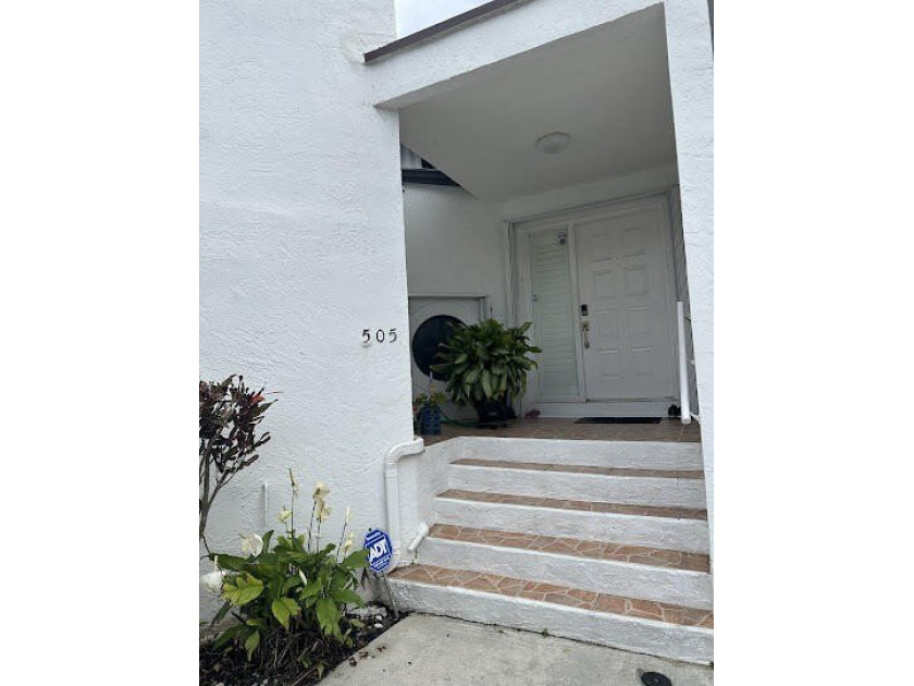 Beautiful 2-bedroom, 2.5-bath townhouse featuring a kitchen with - photo 3