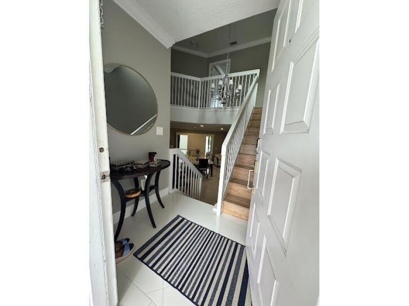 Beautiful 2-bedroom, 2.5-bath townhouse featuring a kitchen with - photo 4
