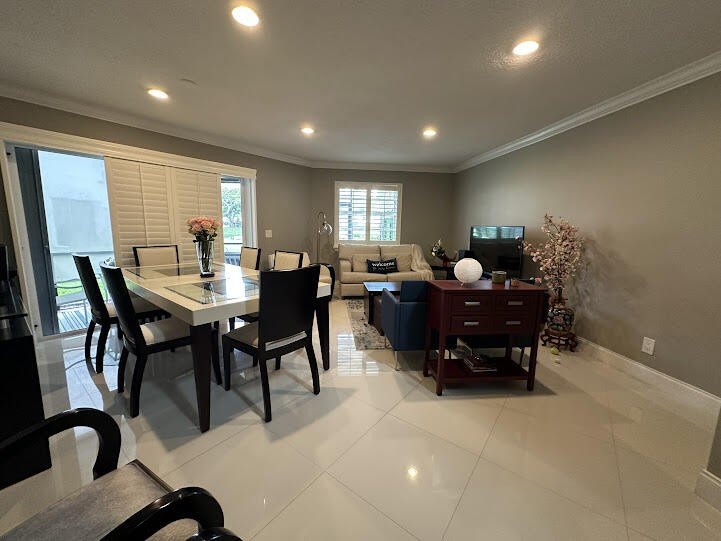 Beautiful 2-bedroom, 2.5-bath townhouse featuring a kitchen with - photo 7