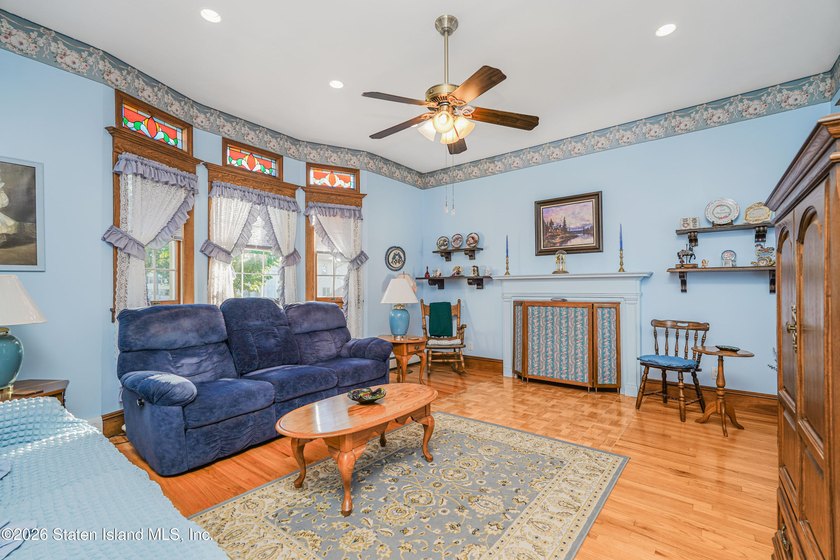 24 Ross Lane - Eltingville, Staten Island Step back in time and - photo 15