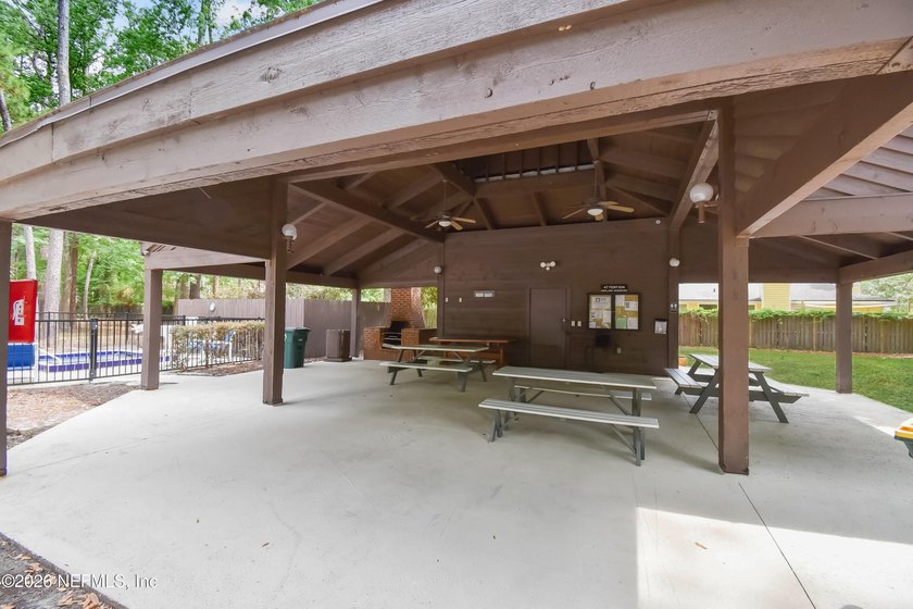 Back on the market due to the buyer's financing falling - photo 22