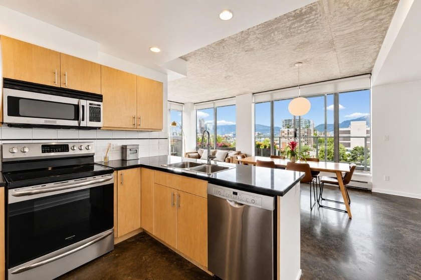 One-of-a-kind sub-penthouse at The Left Bank-a premier concrete - photo 15
