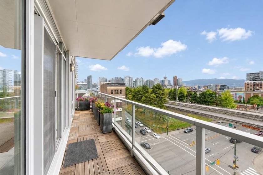 One-of-a-kind sub-penthouse at The Left Bank-a premier concrete - photo 23
