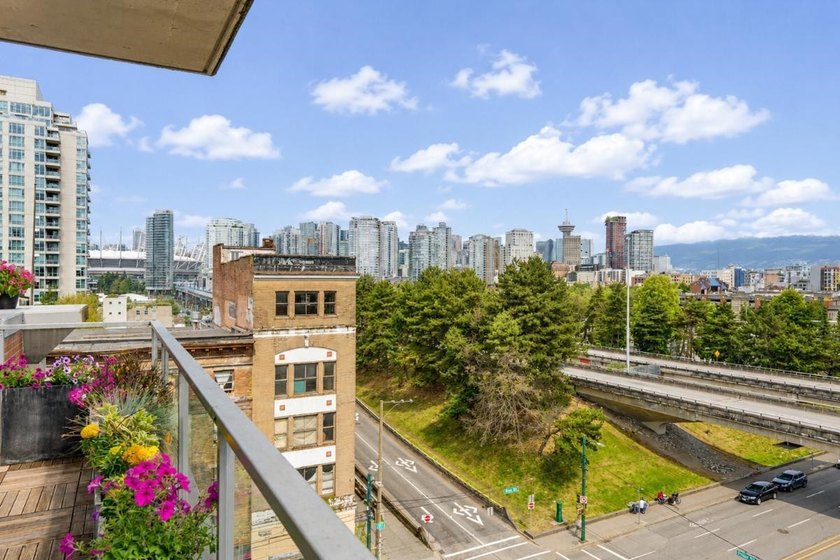 One-of-a-kind sub-penthouse at The Left Bank-a premier concrete - photo 26