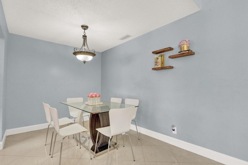 Welcome to this thoughtfully designed home in West Palm Beach - photo 4