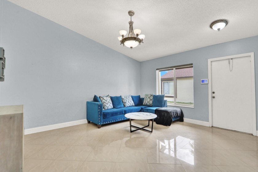 Welcome to this thoughtfully designed home in West Palm Beach - photo 7