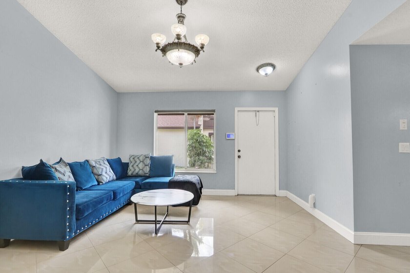 Welcome to this thoughtfully designed home in West Palm Beach - photo 8
