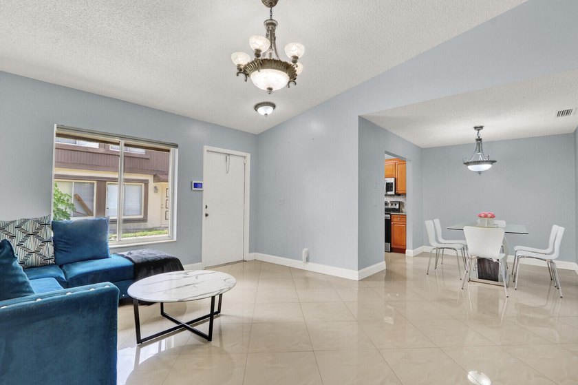 Welcome to this thoughtfully designed home in West Palm Beach - photo 9