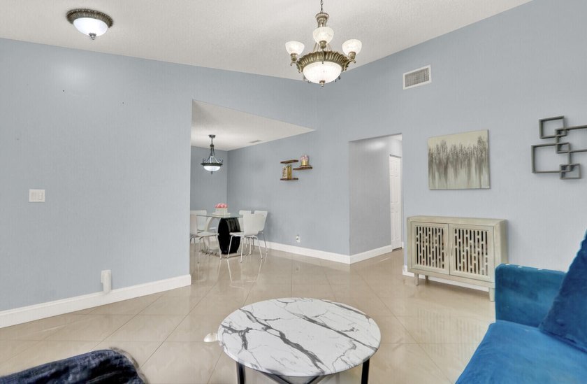 Welcome to this thoughtfully designed home in West Palm Beach - photo 10