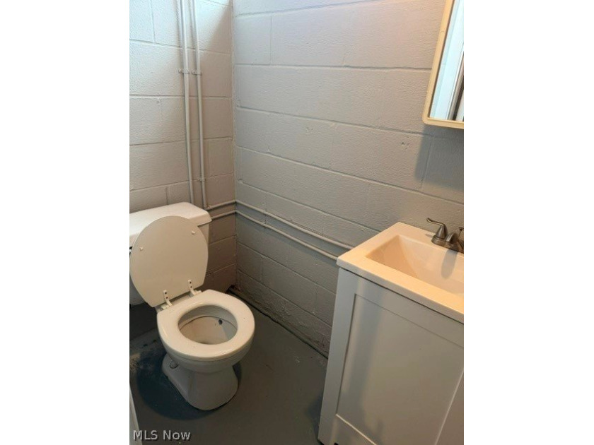 Beautiful 3 bedroom, 2 bath ranch, completely remodeled, kitchen - photo 26