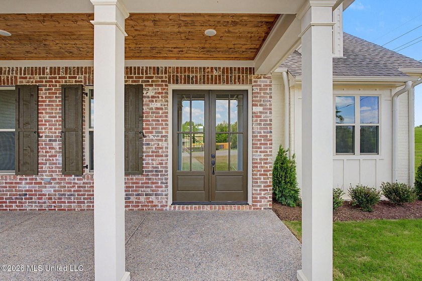 Custom-Built, Luxury NEW Construction on a 3/4 Acre Lot with new - photo 3
