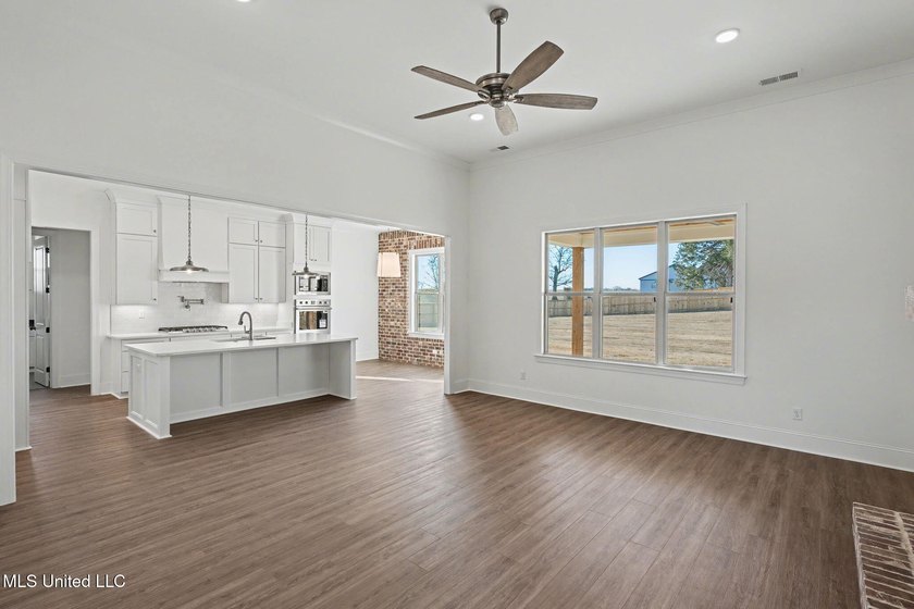 Custom-Built, Luxury NEW Construction on a 3/4 Acre Lot with new - photo 8