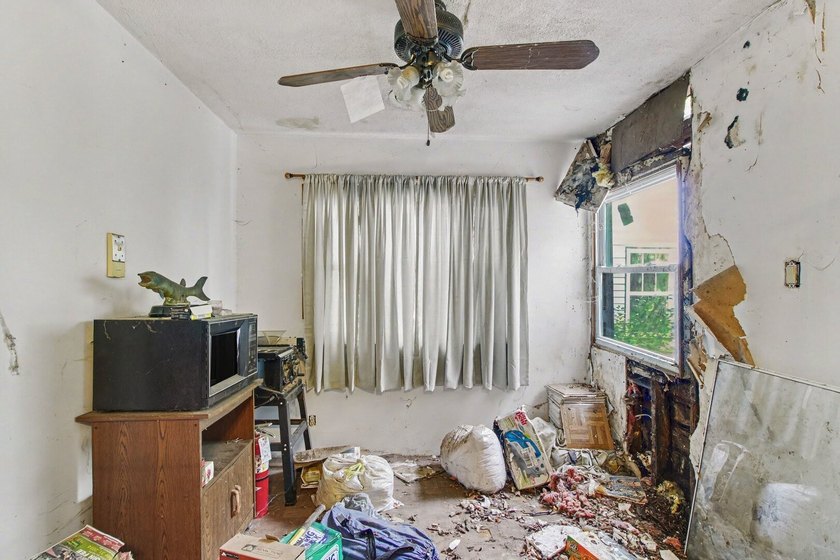 Opportunity awaits with this 2-bedroom, 1-bath home in Round - photo 12