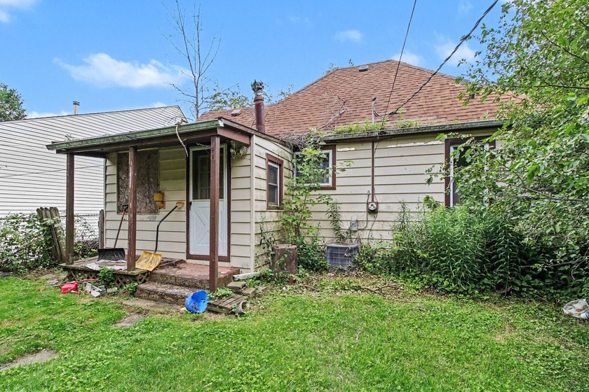Opportunity awaits with this 2-bedroom, 1-bath home in Round - photo 13