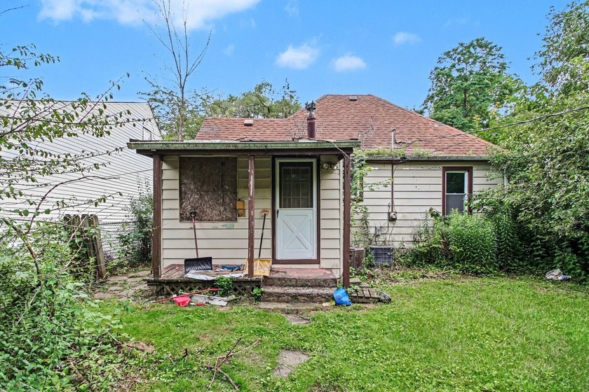 Opportunity awaits with this 2-bedroom, 1-bath home in Round - photo 14