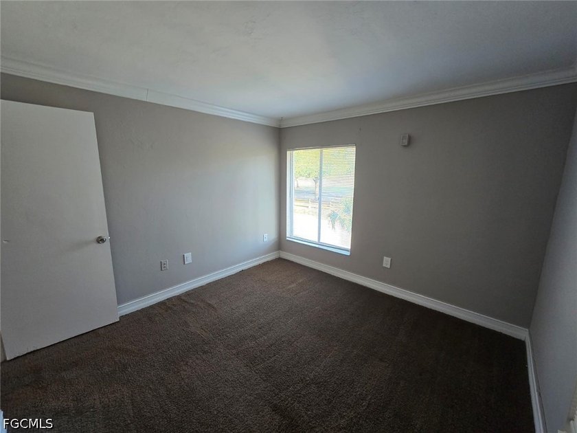 PERFECT FOR INVESTORS! CASH ONLY.... CURRENTLY OCCUPIED PLEASE - photo 8