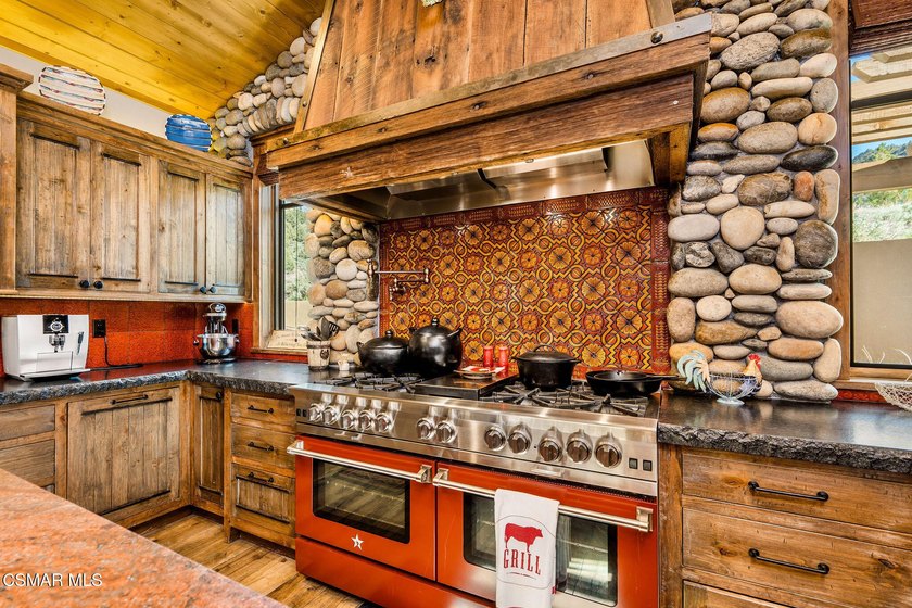 An Extraordinary Mountain Ranch In The Heart Of The Eastern - photo 20
