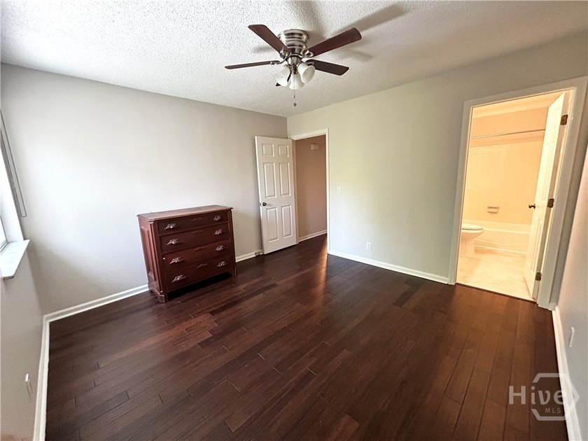Bright, airy move-in-ready 2-bedroom, 2-bath upstairs condo with - photo 22