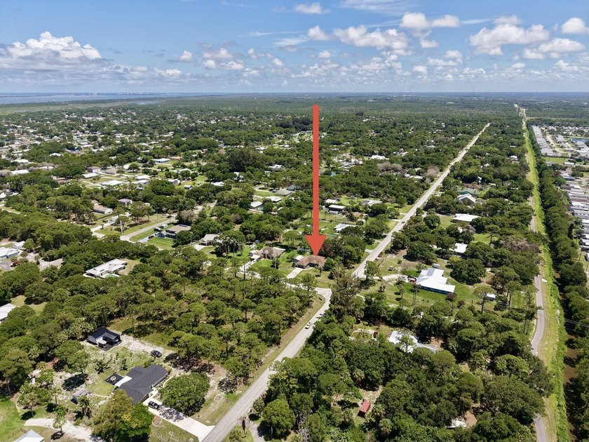Welcome to this charming 3/2/2 home located on an oversized - photo 30