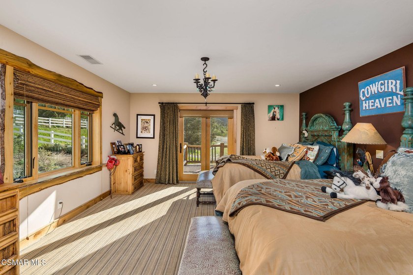 An Extraordinary Mountain Ranch In The Heart Of The Eastern - photo 36