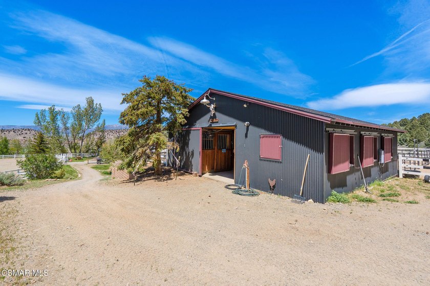 An Extraordinary Mountain Ranch In The Heart Of The Eastern - photo 42
