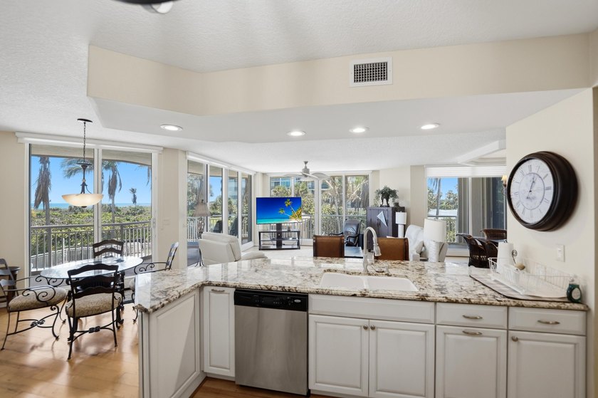 Sun-drenched oceanfront luxury awaits in this stunning SE corner - photo 21