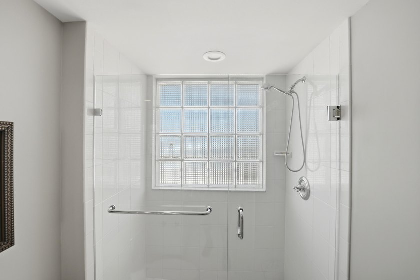 Sun-drenched oceanfront luxury awaits in this stunning SE corner - photo 25