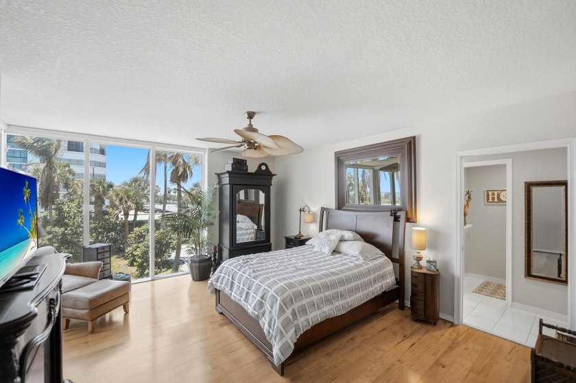 Sun-drenched oceanfront luxury awaits in this stunning SE corner - photo 26