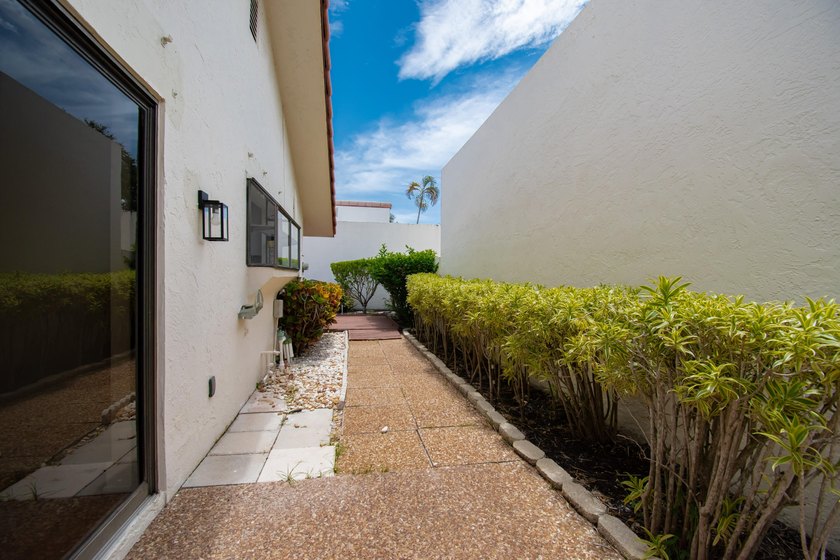 This beautifully updated 3-bedroom, 2-bathroom residence offers - photo 41