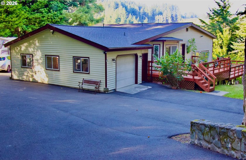 Mountain Views, Privacy &amp; Room for Everything! Nestled on 0.9 - photo 2