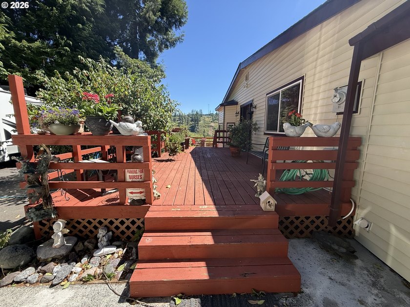 Mountain Views, Privacy &amp; Room for Everything! Nestled on 0.9 - photo 3