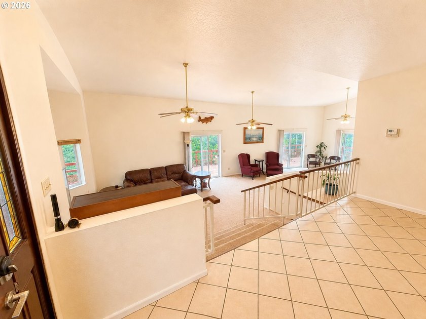 Mountain Views, Privacy &amp; Room for Everything! Nestled on 0.9 - photo 6