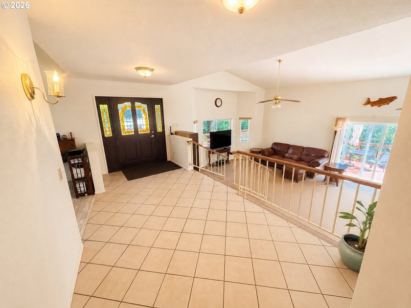 Mountain Views, Privacy &amp; Room for Everything! Nestled on 0.9 - photo 7