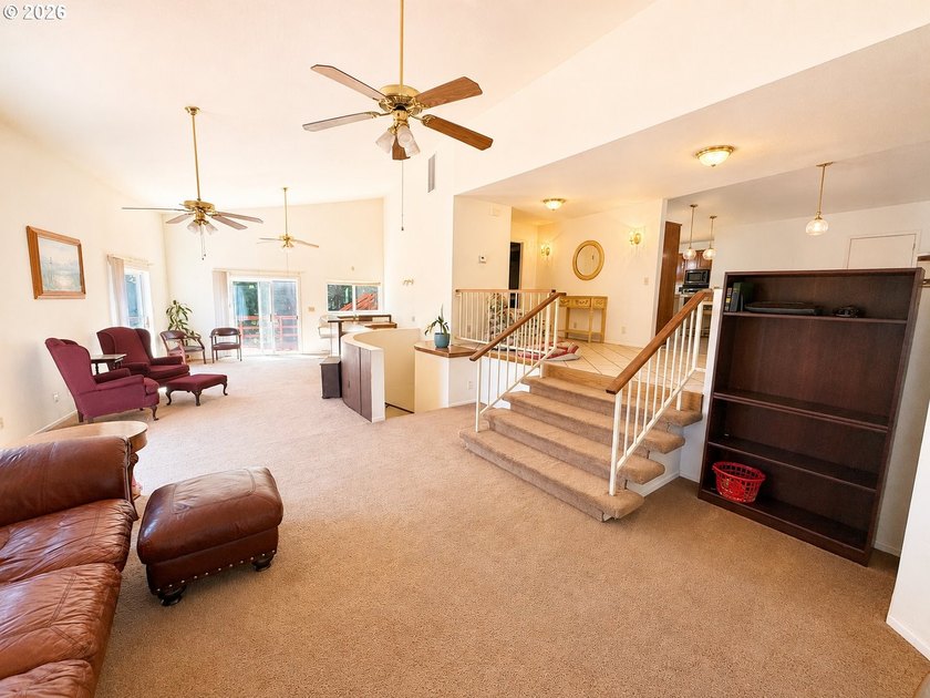 Mountain Views, Privacy &amp; Room for Everything! Nestled on 0.9 - photo 9