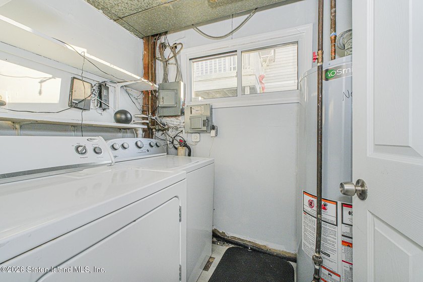 This beautifully updated 20' extra-wide semi offers a - photo 22