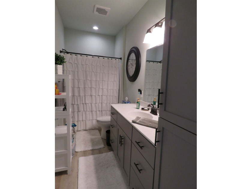 Beautiful, immaculate, and ready to move in Ranch on Fox Lake - photo 12