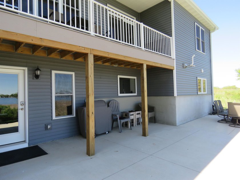 Beautiful, immaculate, and ready to move in Ranch on Fox Lake - photo 29