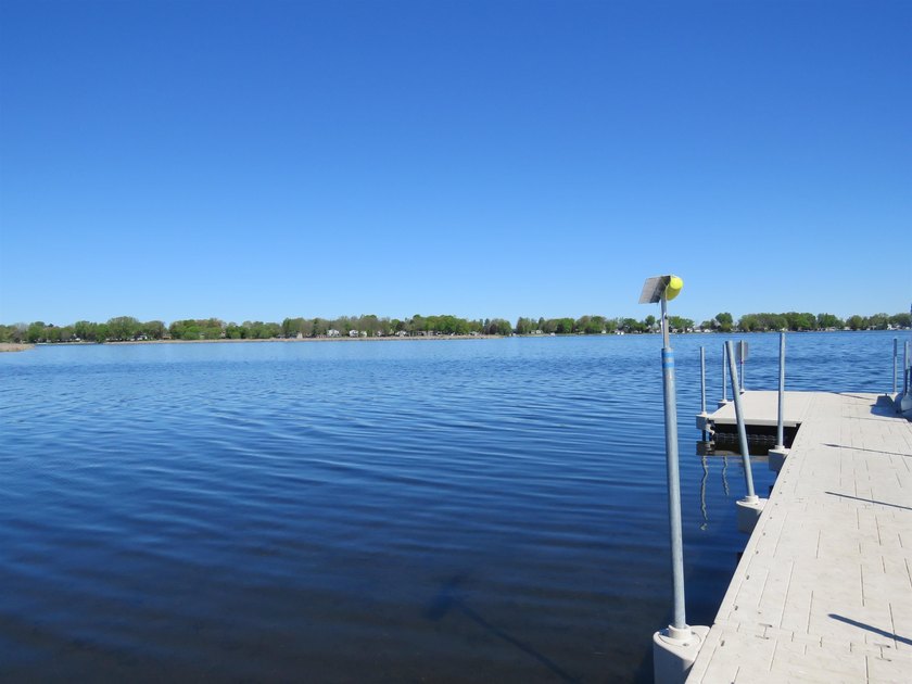 Beautiful, immaculate, and ready to move in Ranch on Fox Lake - photo 36