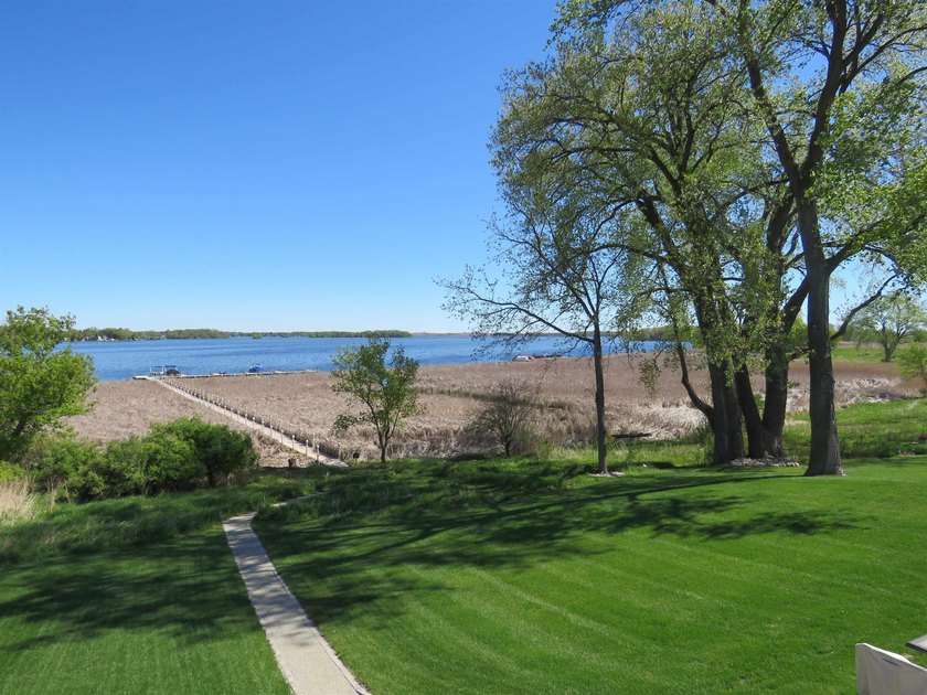 Beautiful, immaculate, and ready to move in Ranch on Fox Lake - photo 41