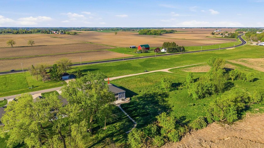 Beautiful, immaculate, and ready to move in Ranch on Fox Lake - photo 47