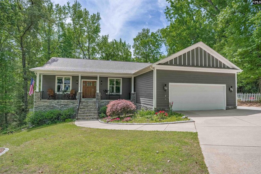 NEW PRICE! This custom built/2017 5 Bedroom home offers SO - photo 4