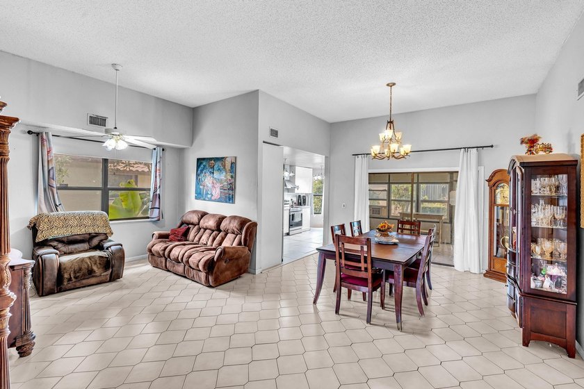 Contemporary. Superb curb appeal with S-Tile roof &amp; long lake - photo 9