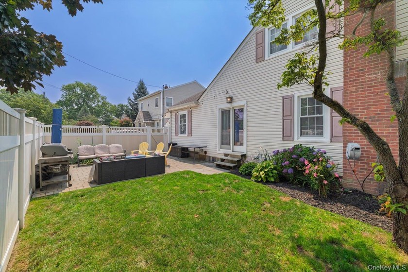 Introducing 2445 Columbus Avenue, a beautifully appointed - photo 31